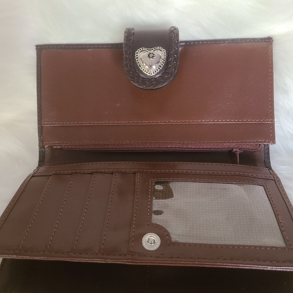 Faux Alligator Leather Tan Western Silver Embellishment Heart Snap Close Wallet - Picture 3 of 4